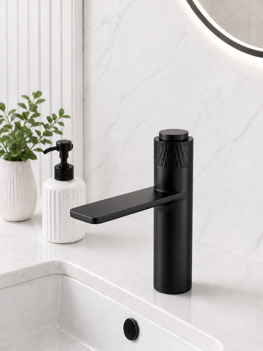 Cureo Single Lever Basin Mixture Short Black CU01025