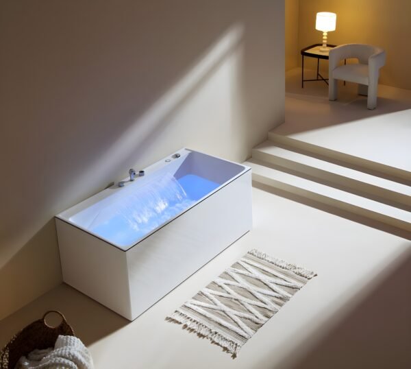 MARTIZ Free Standing Bath Tub White